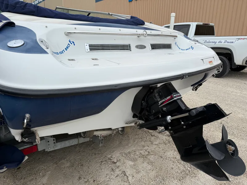 Slide: The Image of Crownline Boats 202BR 2002 - 4