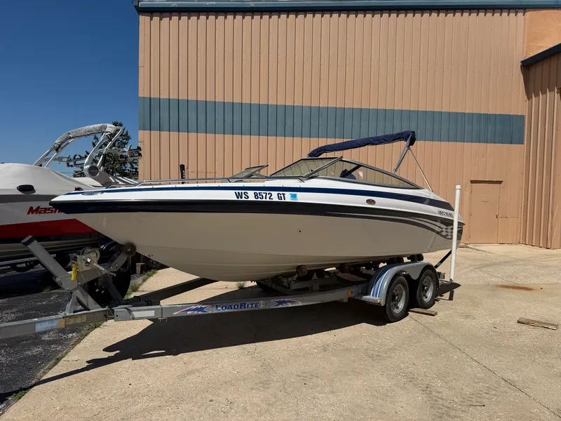 Slide: The Image of Crownline Boats 202BR 2002 - 1