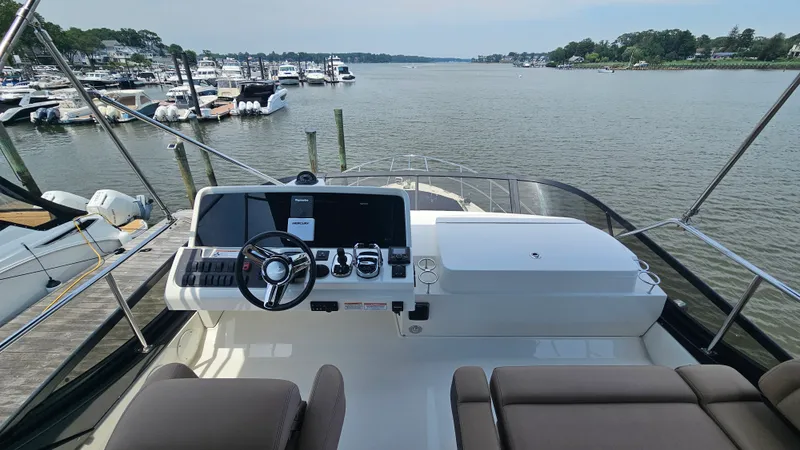 Slide: The Image of Sea Ray 400 FLY 2018 - 15