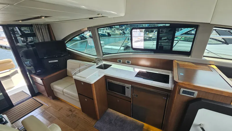 Slide: The Image of Sea Ray 400 FLY 2018 - 27