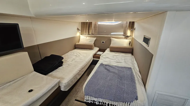 Slide: The Image of Sea Ray 400 FLY 2018 - 43