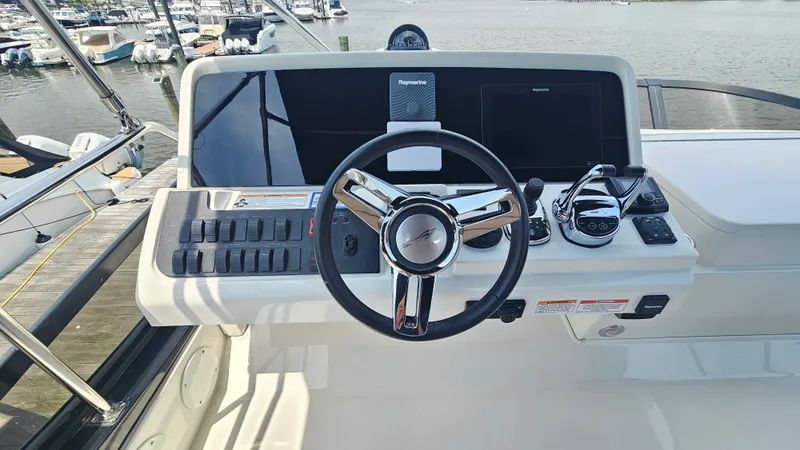 Slide: The Image of Sea Ray 400 FLY 2018 - 16