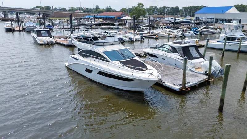 Slide: The Image of Sea Ray 400 FLY 2018 - 5