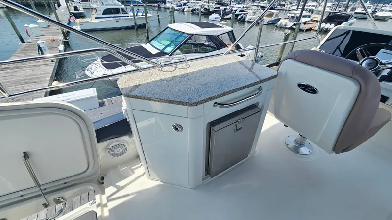 Slide: The Image of Sea Ray 400 FLY 2018 - 12