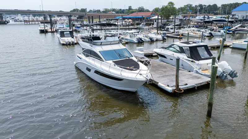 Slide: The Image of Sea Ray 400 FLY 2018 - 6