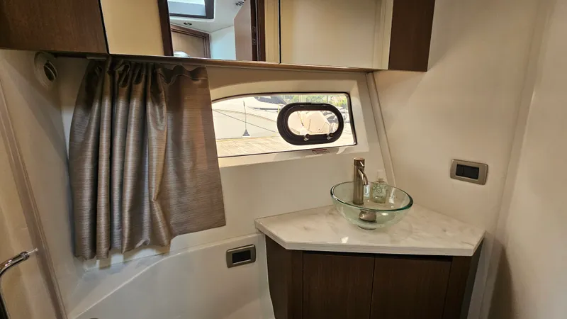 Slide: The Image of Sea Ray 400 FLY 2018 - 47