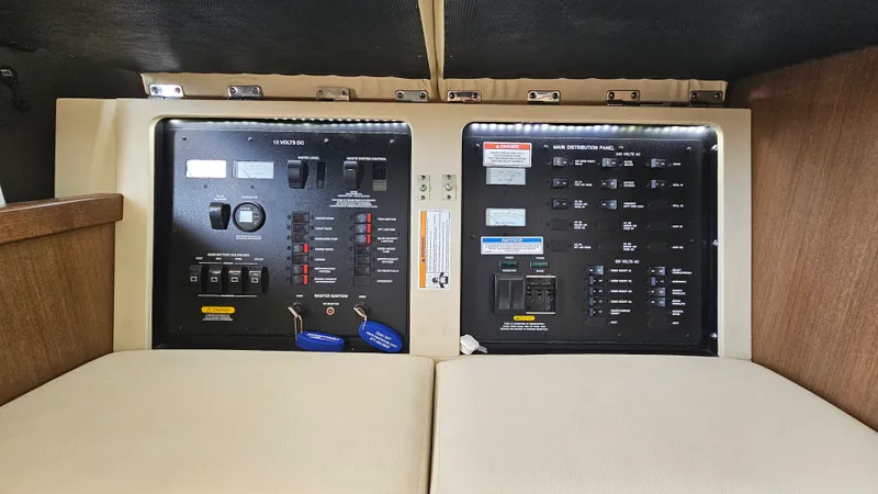 Slide: The Image of Sea Ray 400 FLY 2018 - 30