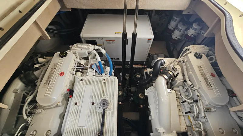 Slide: The Image of Sea Ray 400 FLY 2018 - 50