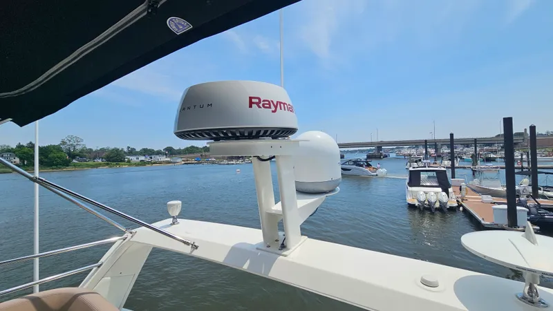 Slide: The Image of Sea Ray 400 FLY 2018 - 11