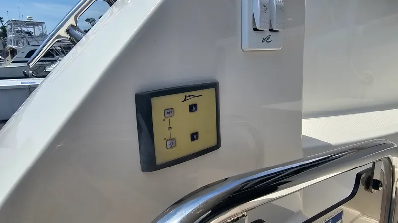 Slide: The Image of Sea Ray 400 FLY 2018 - 8