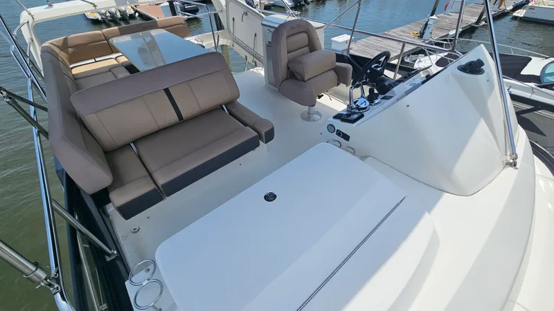 Slide: The Image of Sea Ray 400 FLY 2018 - 23