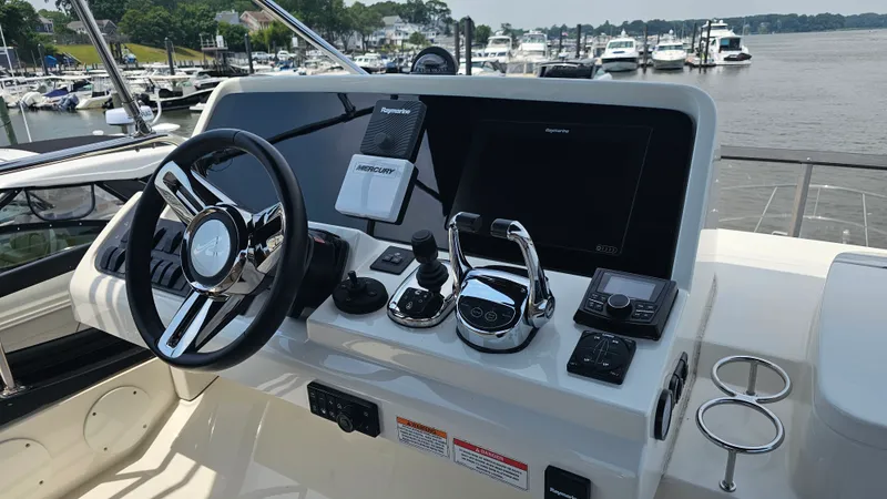 Slide: The Image of Sea Ray 400 FLY 2018 - 17
