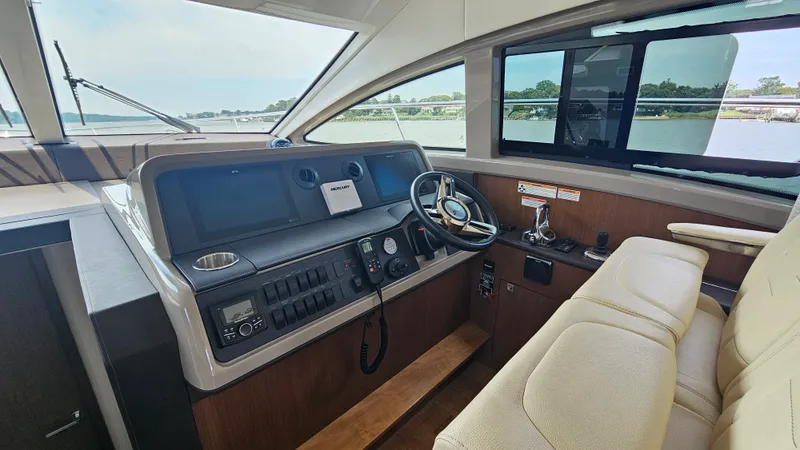 Slide: The Image of Sea Ray 400 FLY 2018 - 33