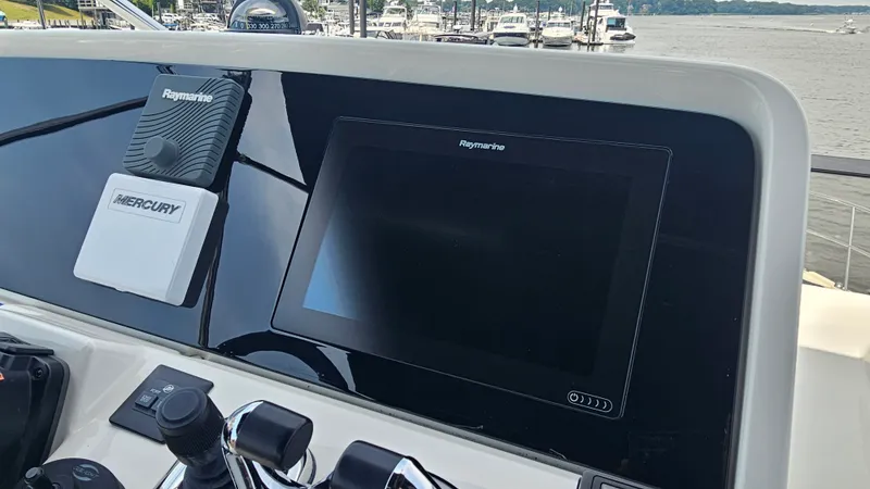 Slide: The Image of Sea Ray 400 FLY 2018 - 21
