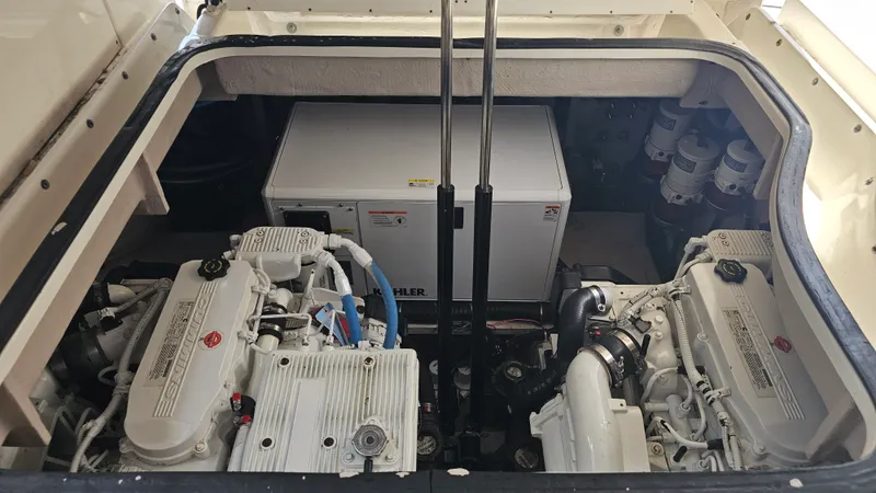 Slide: The Image of Sea Ray 400 FLY 2018 - 49