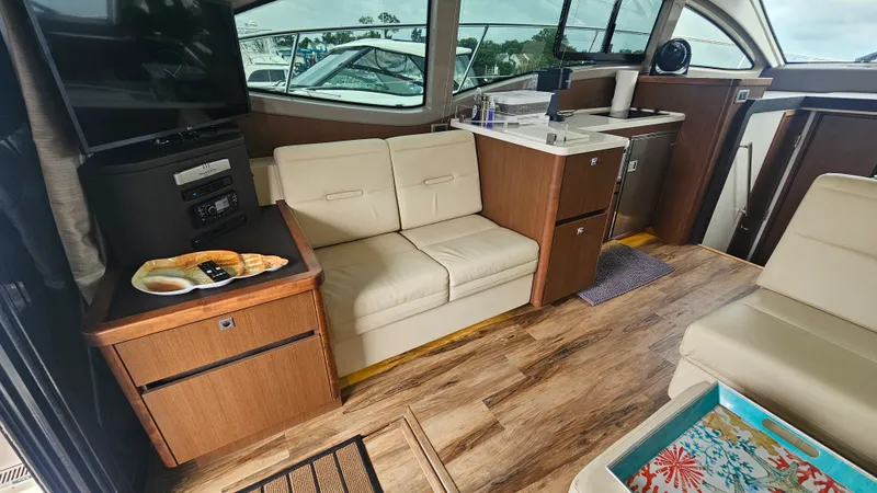 Slide: The Image of Sea Ray 400 FLY 2018 - 33