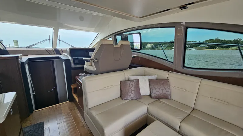 Slide: The Image of Sea Ray 400 FLY 2018 - 26