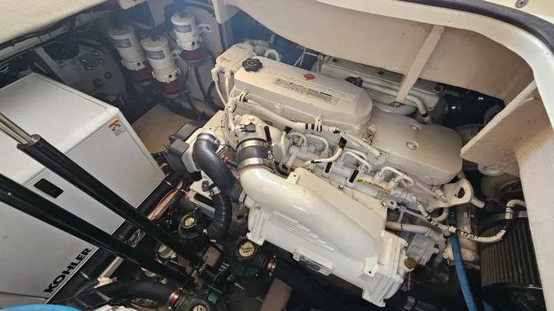 Slide: The Image of Sea Ray 400 FLY 2018 - 52