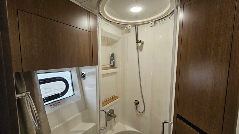Slide: The Image of Sea Ray 400 FLY 2018 - 42