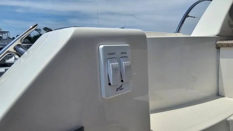 Slide: The Image of Sea Ray 400 FLY 2018 - 9