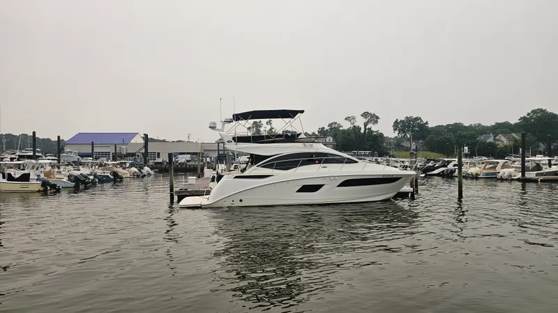 Slide: The Image of Sea Ray 400 FLY 2018 - 55