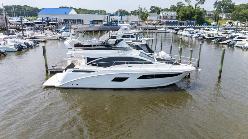 Slide: The Image of Sea Ray 400 FLY 2018 - 3