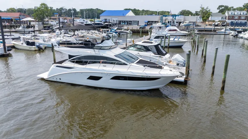 Slide: The Image of Sea Ray 400 FLY 2018 - 4
