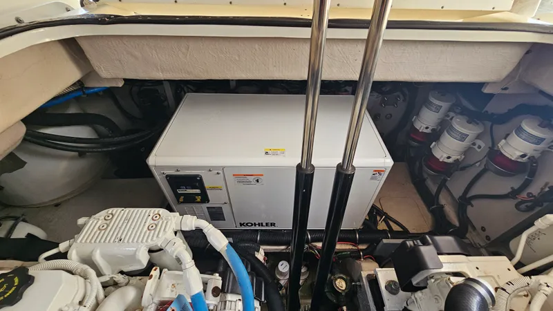 Slide: The Image of Sea Ray 400 FLY 2018 - 53