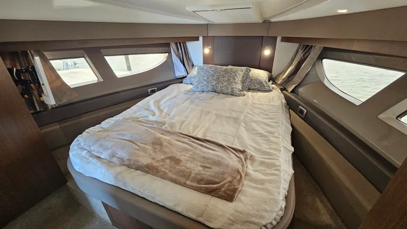 Slide: The Image of Sea Ray 400 FLY 2018 - 39