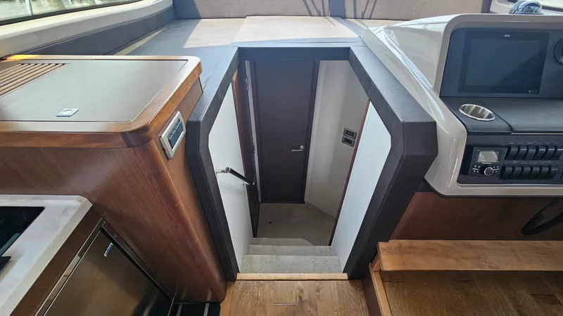 Slide: The Image of Sea Ray 400 FLY 2018 - 38