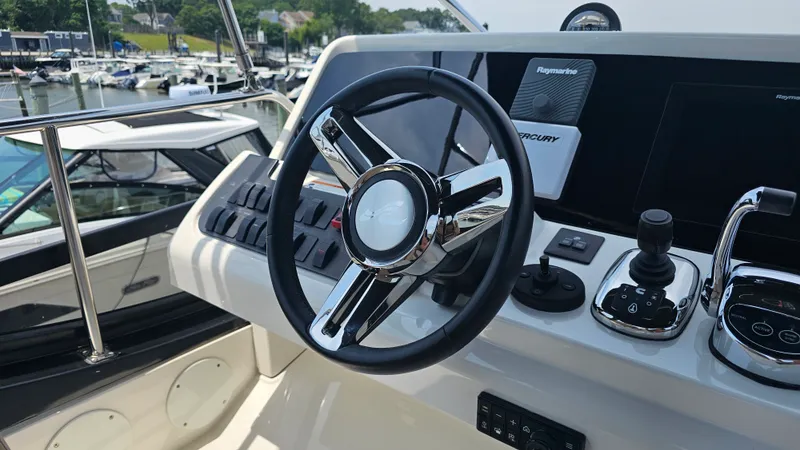 Slide: The Image of Sea Ray 400 FLY 2018 - 18