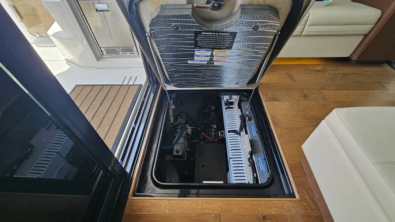 Slide: The Image of Sea Ray 400 FLY 2018 - 48