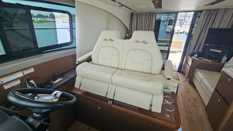 Slide: The Image of Sea Ray 400 FLY 2018 - 32