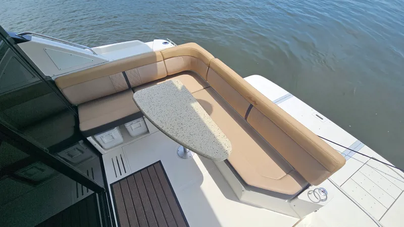 Slide: The Image of Sea Ray 400 FLY 2018 - 7