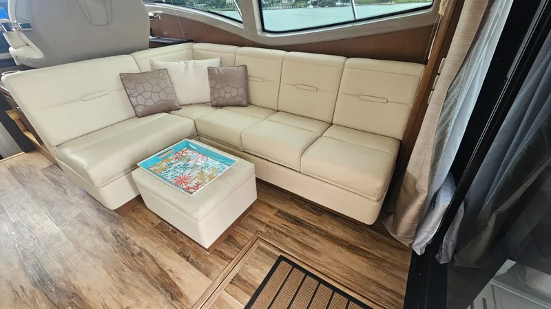 Slide: The Image of Sea Ray 400 FLY 2018 - 35