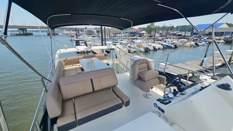 Slide: The Image of Sea Ray 400 FLY 2018 - 13