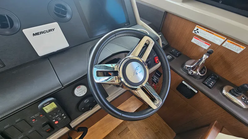 Slide: The Image of Sea Ray 400 FLY 2018 - 34