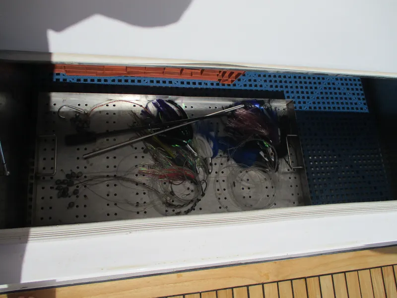 Slide: The Image of Tackle Storage under seat - 31