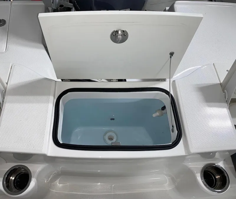 Slide: The Image of 2024 Robalo R200 Center Console livewell with open lid. - 9