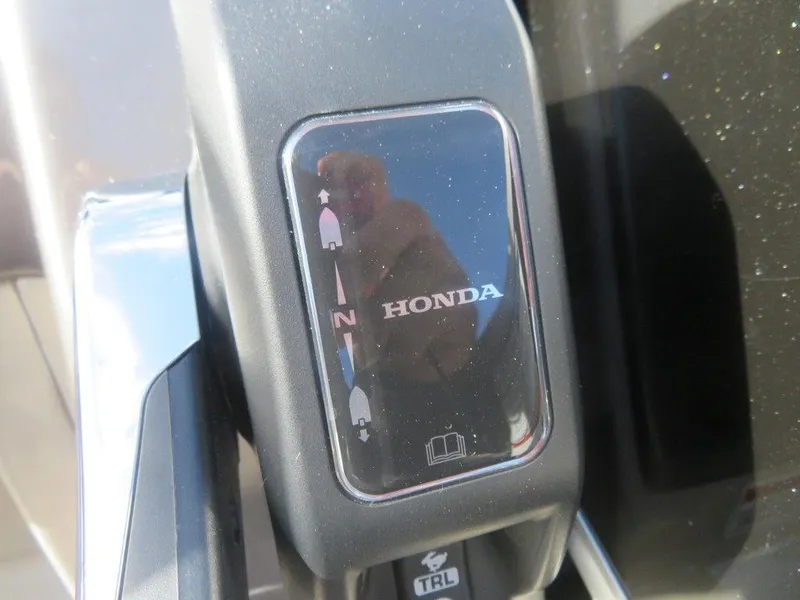 Slide: The Image of Close-up of Honda throttle control on 2022 Coach Pontoons 241 RFC. - 16