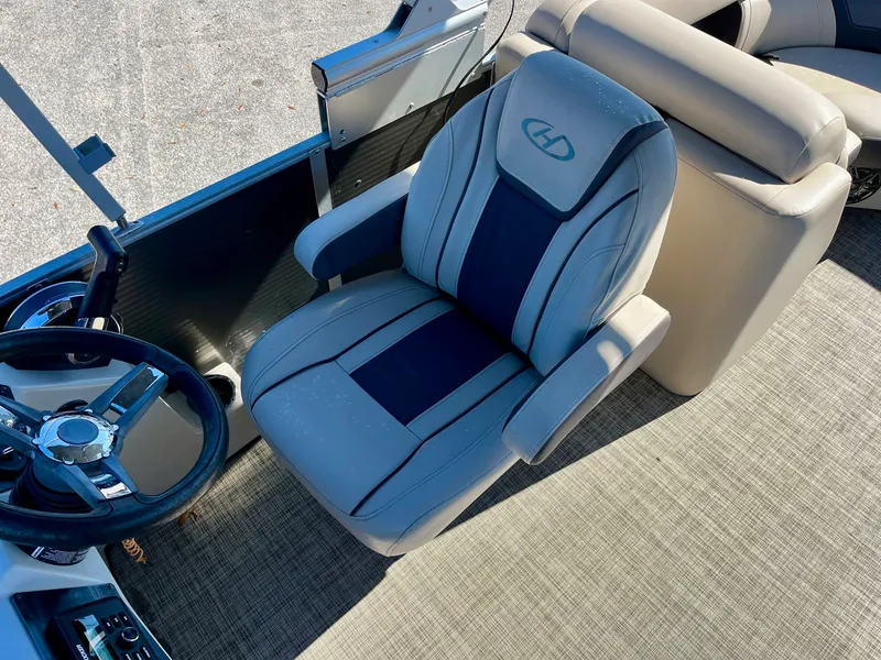 Slide: The Image of Harris 230 Cruiser 2023 - 17