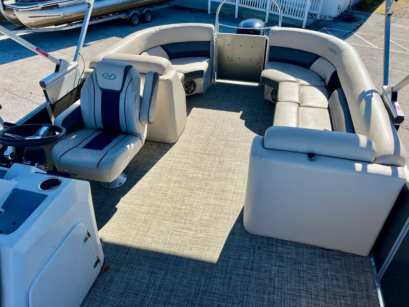 Slide: The Image of Harris 230 Cruiser 2023 - 19