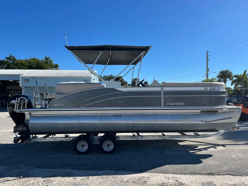 Slide: The Image of Harris 230 Cruiser 2023 - 7