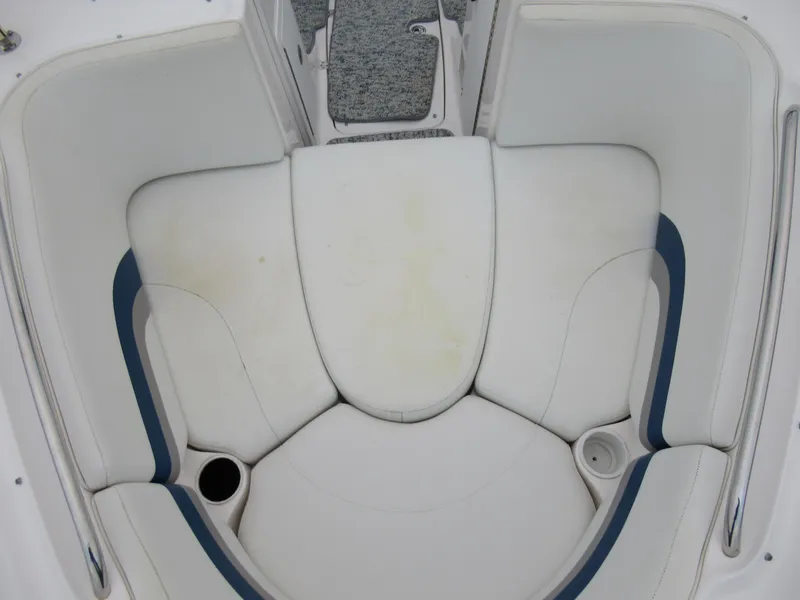 Slide: The Image of 2004 Yamaha Boats SX230 bow seating area with white and blue upholstery. - 17
