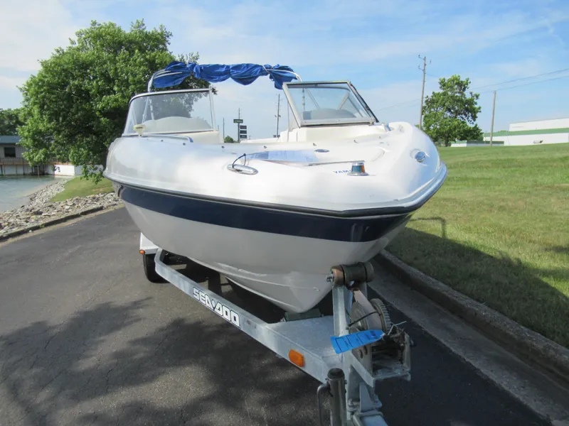 Slide: The Image of 2004 Yamaha Boats SX230 on trailer, ready for launch. - 6
