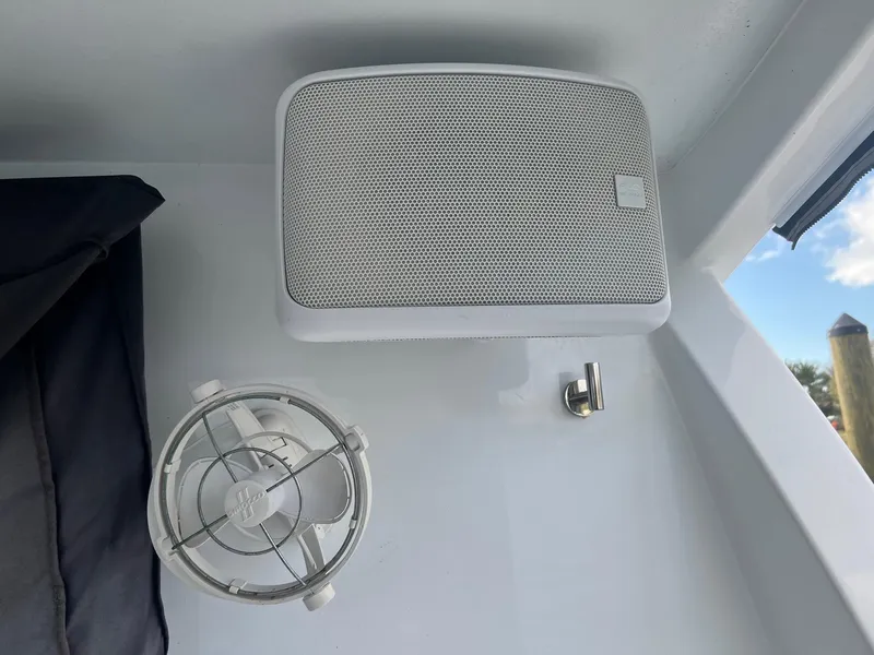 Slide: The Image of Speaker and fan on Jutson 46 LRC, year 2000. - 17