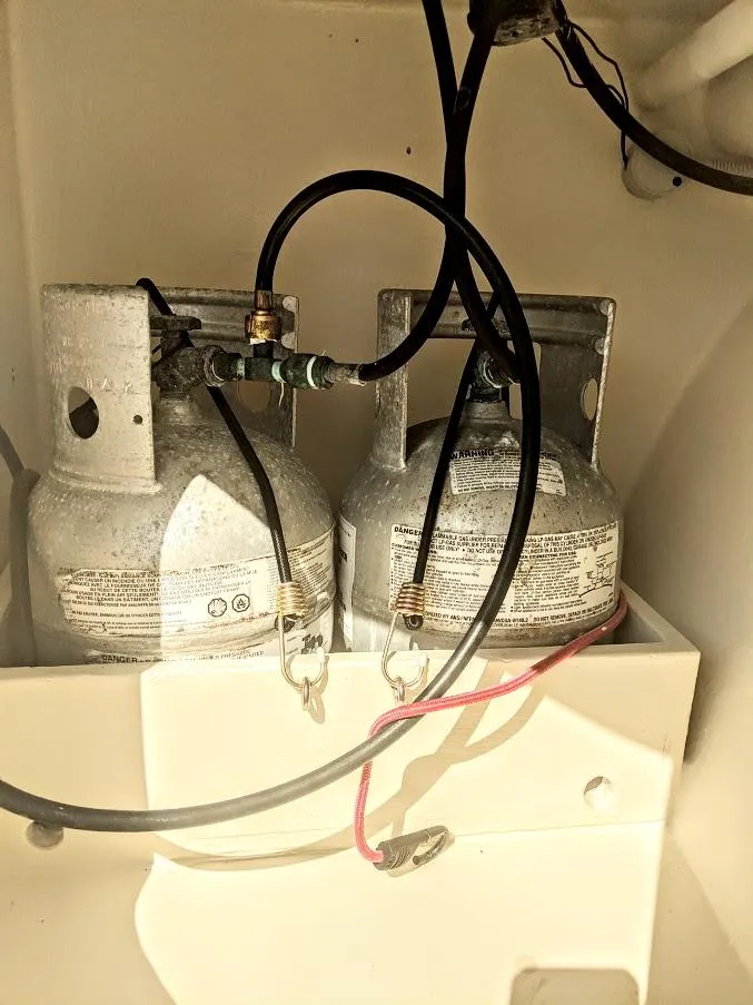 Slide: The Image of Propane tanks in Jutson 46 LRC, year 2000. - 20