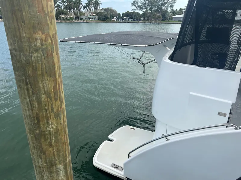 Slide: The Image of Jutson 46 LRC 2000 by the water with sunshade. - 22