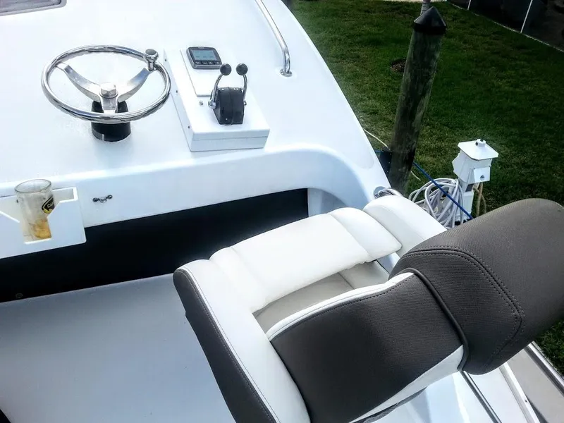 Slide: The Image of Helm of a 2000 Jutson 46 LRC boat. - 25