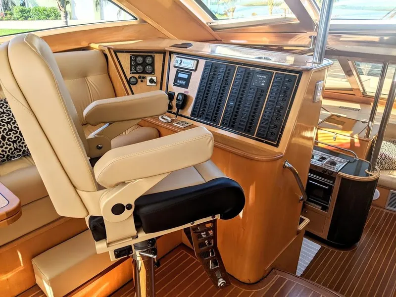 Slide: The Image of Interior of 2000 Jutson 46 LRC yacht with control console. - 36